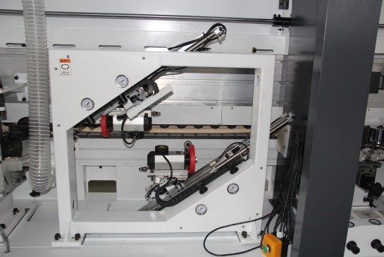 Кромкооблицовочный автоматический станок  BJD F 832 JSR