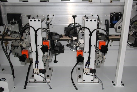 Кромкооблицовочный автоматический станок  BJD F 832 JSR