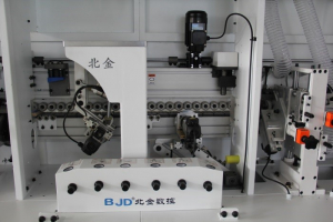 Кромкооблицовочный автоматический станок BJD F 770 J