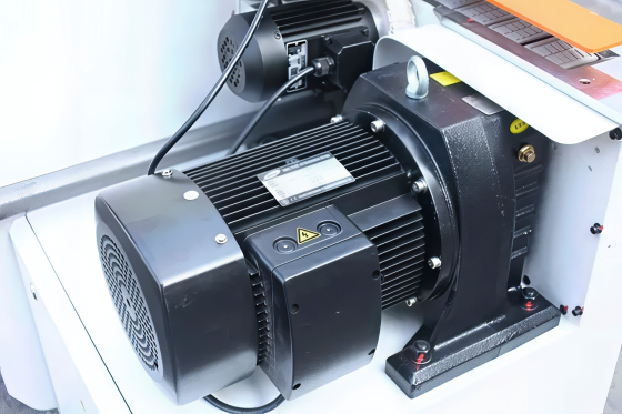 Кромкооблицовочный автоматический станок HOLD HD 621 JSC