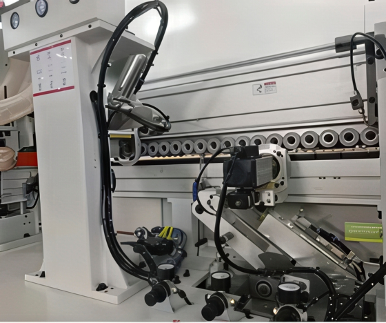 Кромкооблицовочный автоматический станок HOLD HD 621 JSC