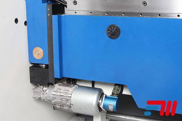 Листогибы с поворотной балкой Fastech Machinery серии FMC