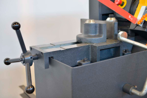 Ножовочно-отрезной станок Beka-Mak BMH170