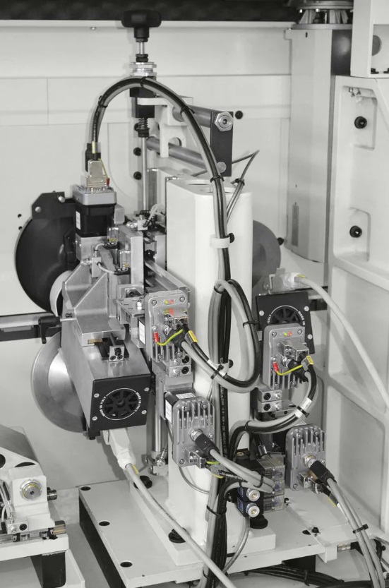 Односторонний кромкооблицовочный центр SCM Stefani S