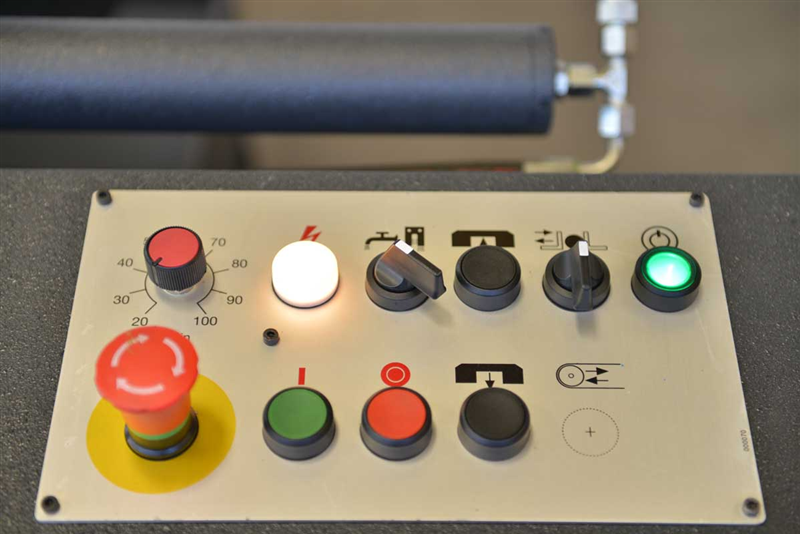 Полуавтоматические ленточнопильные станки Beka-Mak серии BMSY-810С/CGH