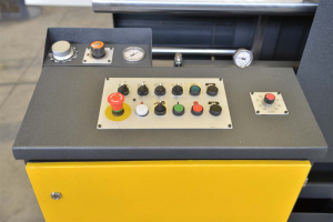 Полуавтоматический ленточнопильный станок Beka-Mak BMSY-1020С