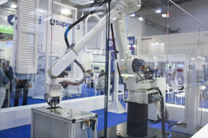 Робот для отделки объемных изделий SCM Superfici Robot Maestro