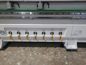 Фрезерный станок с ЧПУ HOLD HE 2130 GASCP по дереву