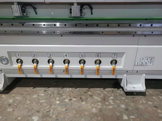 Фрезерный станок с ЧПУ HOLD HE 2130 GASCP по дереву