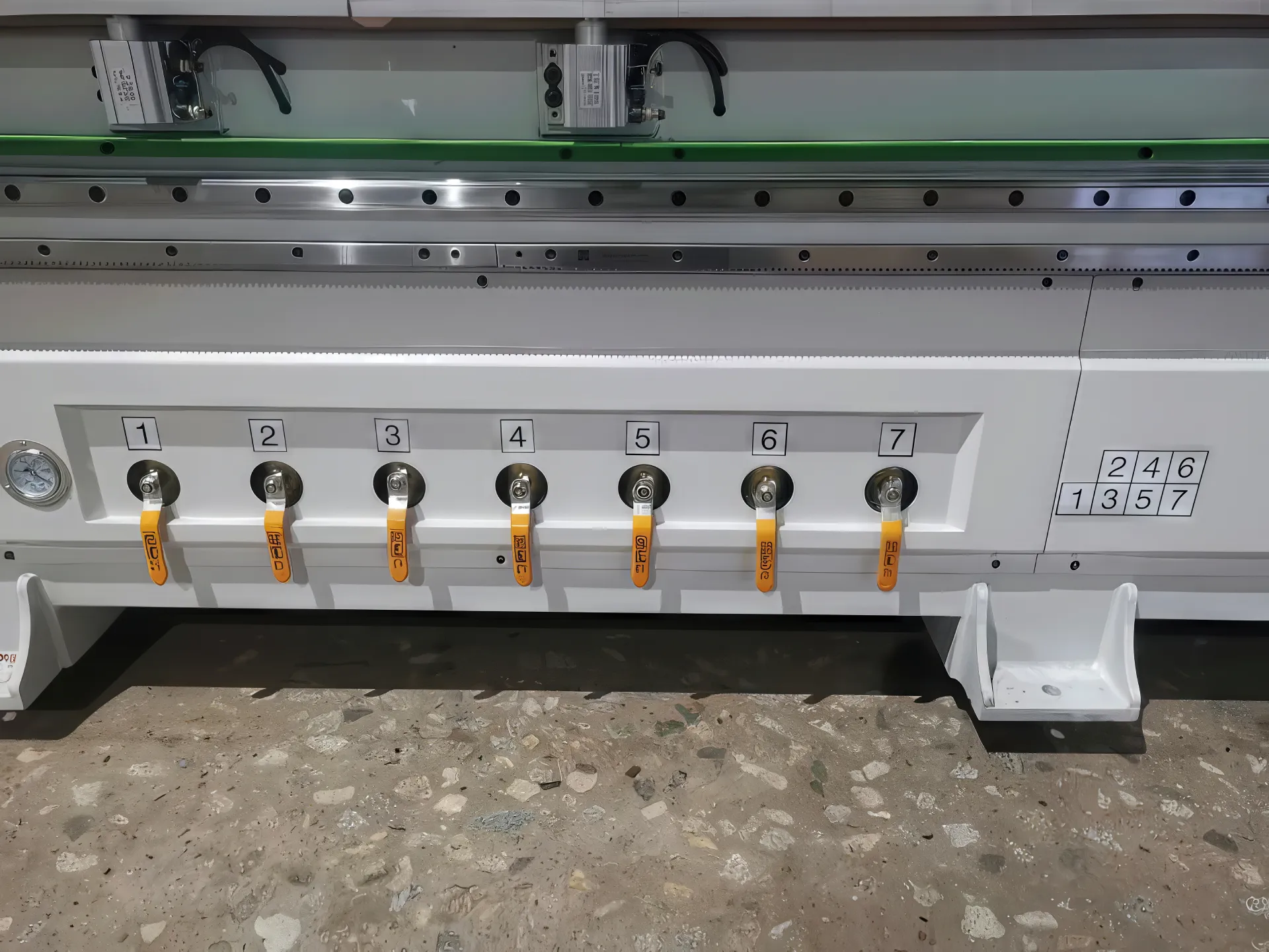 Обрабатывающий центр с ЧПУ HOLD HE 2130 GBSCP с револьверным магазином