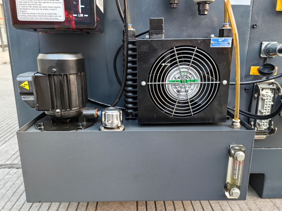 Автомат продольного точения BLIN Machinery CSL 076 Syntec с барфидером