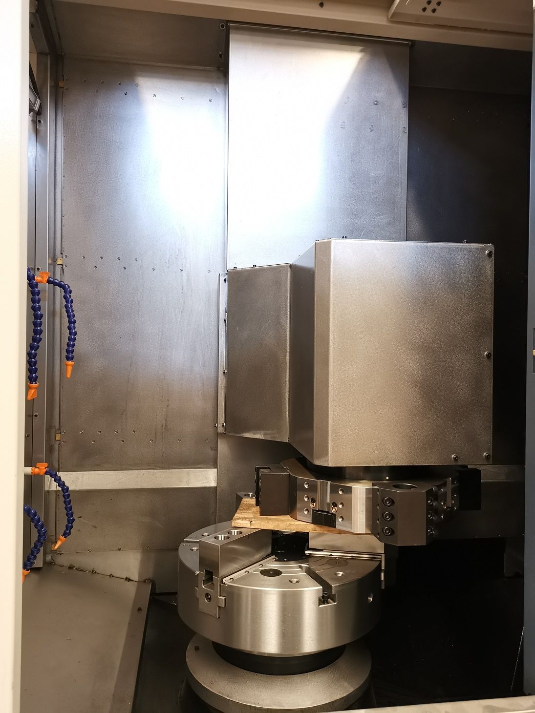 Вертикальный токарный станок с ЧПУ BLIN MACHINERY BL VL 550 Fanuc