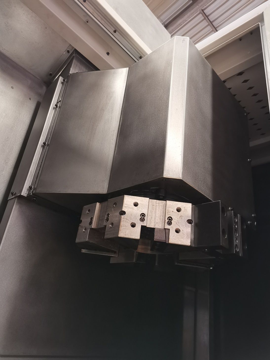 Вертикальный токарный станок с ЧПУ BLIN MACHINERY BL VL 650 Fanuc