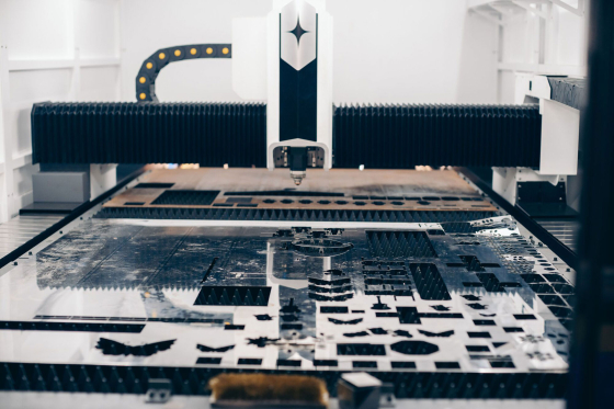 Лазерный станок с кабинетной защитой OREE LASER PH6015 6000W RAYCUS