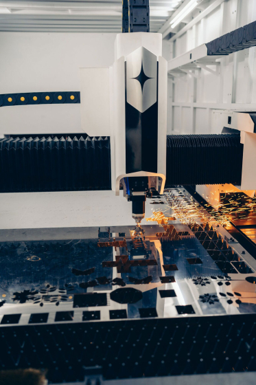 Лазерный станок с кабинетной защитой OREE LASER PH6015 6000W RAYCUS