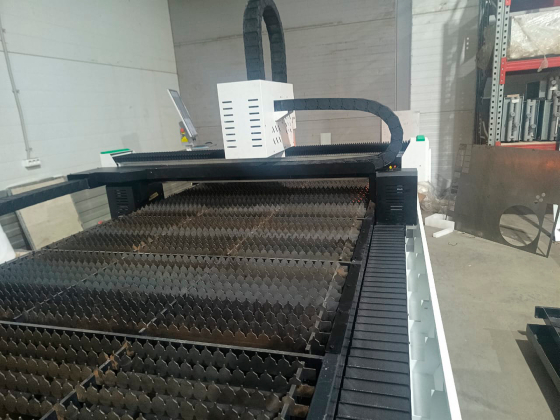 Лазерный станок для резки листового металла INTERLASER A6 3000W Raycus