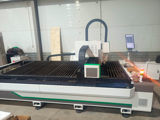 Лазерный станок для резки листового металла INTERLASER A6 3000W Raycus