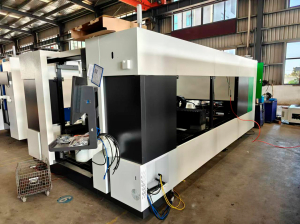 Лазерный станок с кабинетной защитой INTERLASER PRO C3015 6000W Raycus