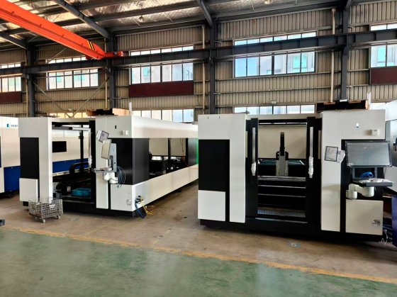 Лазерный станок с кабинетной защитой INTERLASER PRO C3015 6000W Raycus