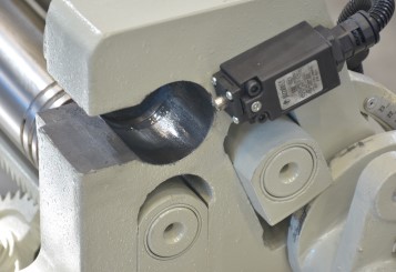 Вальцовочный станок трехвалковый электромеханический NEDMACH NR